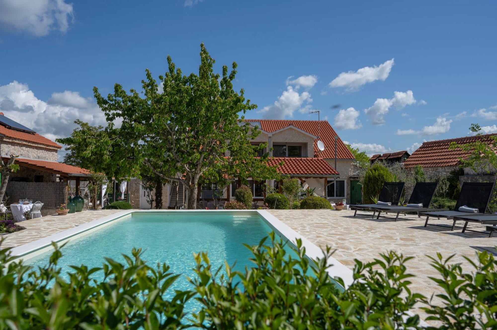 Kalpic Suites & Villa Лозовац Екстериор снимка