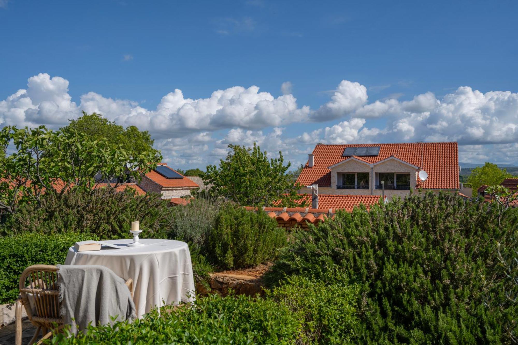 Kalpic Suites & Villa Лозовац Екстериор снимка
