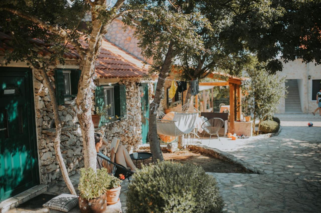Kalpic Suites & Villa Лозовац Екстериор снимка